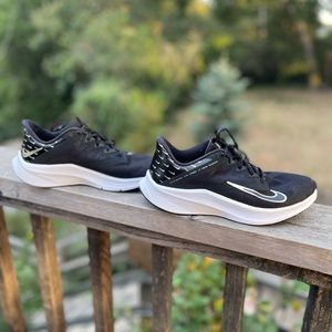 Womens Blk/Gold Nike Quest shoes 7